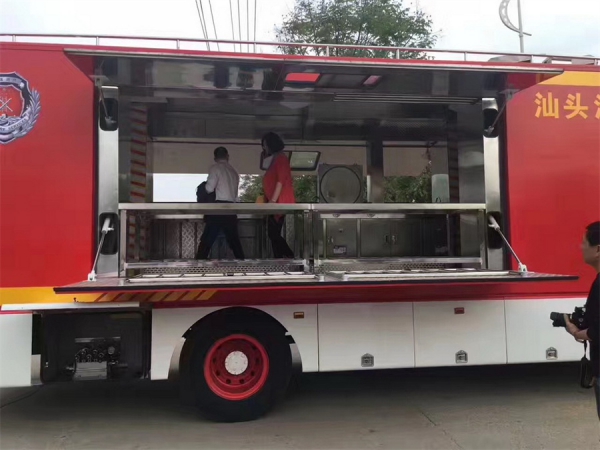 东风天锦300人餐车