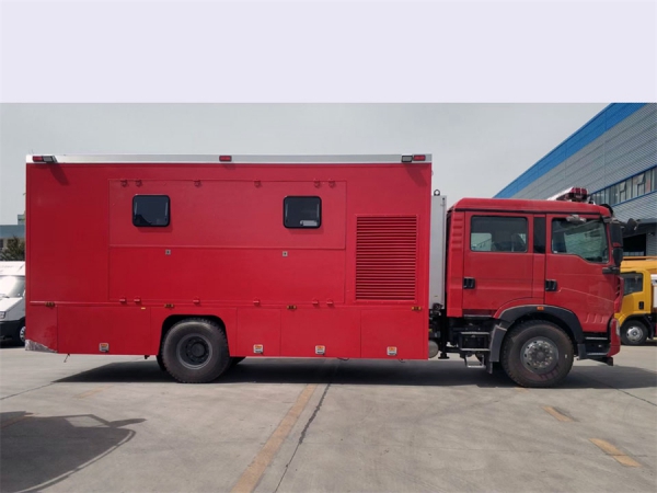 重汽豪沃双排炊事车