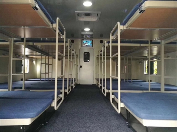 重汽豪沃T5G24人宿营车