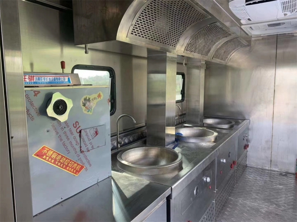 东风六驱越野餐车