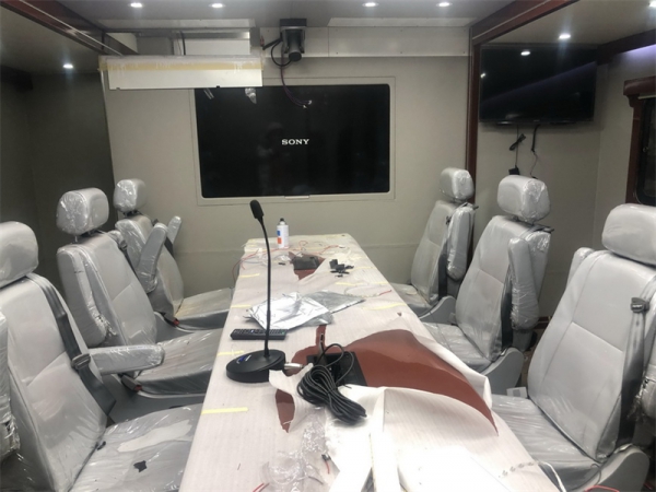 奔驰U4000指挥车