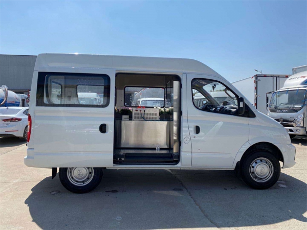 大通V80殡葬服务车