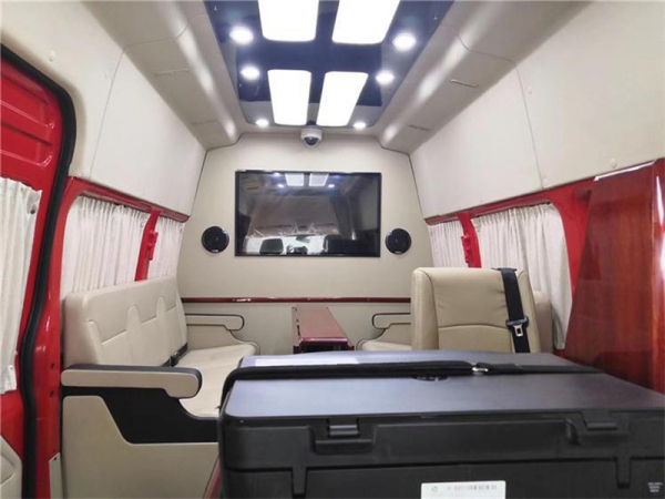 福特新世代V348指挥车