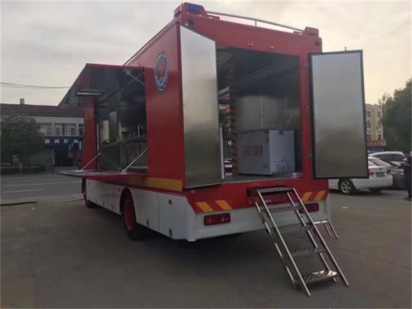 东风天锦300人餐车
