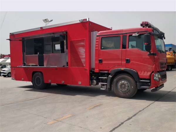 重汽豪沃双排炊事车
