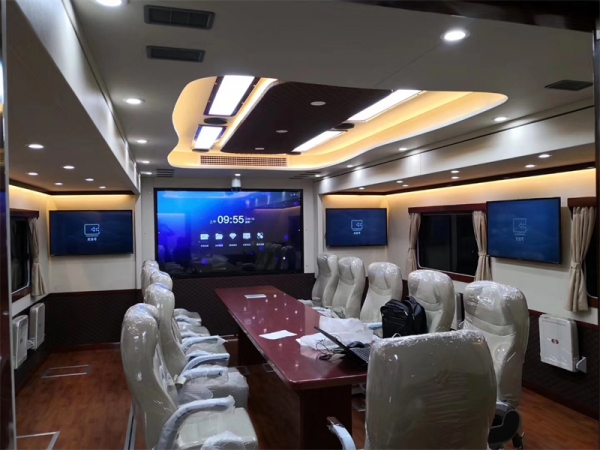 重汽汕德卡应急指挥车