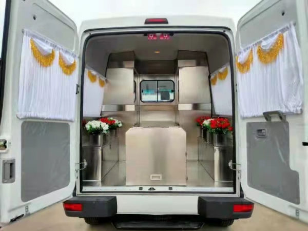 依维柯殡仪车