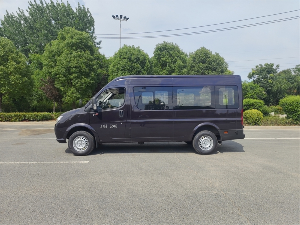 东风御风短轴殡仪车