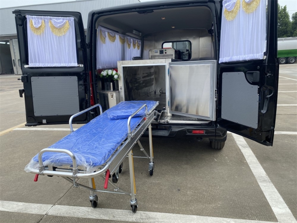 上汽大通V80殡仪车