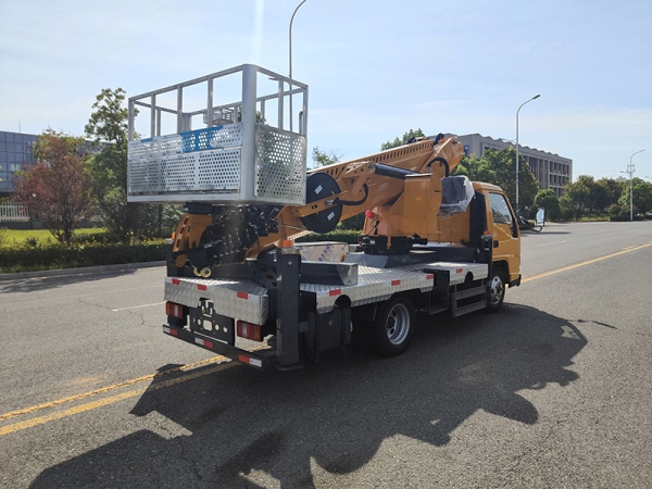 江铃122马力32米高空作业车
