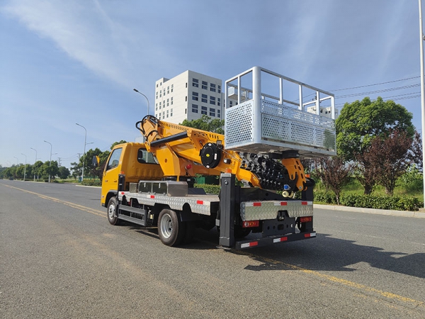 福田全柴122马力32米高空作业车