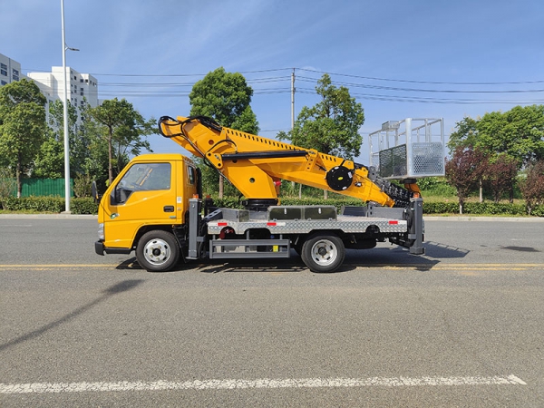 江铃122马力32米高空作业车